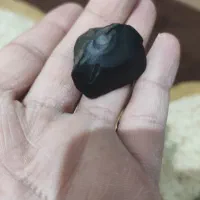 فروش سنگ مشکوک به الماس سیاه