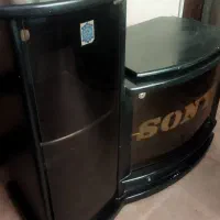 میز  تلویزیون  ویترین دار  و چرخدار