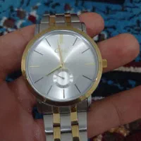 ساعت مچی رنگ ثابت