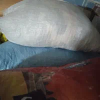 دوازده تا گونی لباس قیچی شده تکه. تمیز کردن