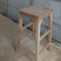 چهار پایه چوبی سالم