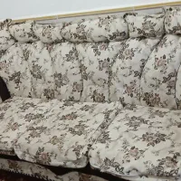 مبل به همراه سه تا میز عسلی شیشه ای