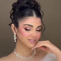 شینیون و میکاپ