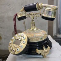 تلفن رومیزی سلطنتی