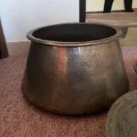 سه تکه ظرف مسی|کلکسیون اشیاء عتیقه|بابل, |دیوار