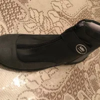 تعدادی کفش تک سایز به فروش می رسد