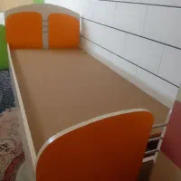 تخت تشک نوجوان.|تشک تختخواب|اصفهان, زاجان|دیوار