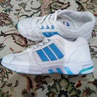 یک جفت کتونی آدیداس اورجینال