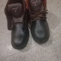۶جفت کفش ایمنی سایز ۴۲و۴۳ تکی فروش نداریم