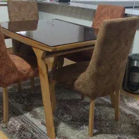 میز نهارخوری تمیز و کم کار