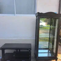 یک عدد میزتلویزیون ویک عددویترین