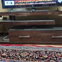 تلویزیون بهمراه میز لمینیت شیشه ای دو کشو