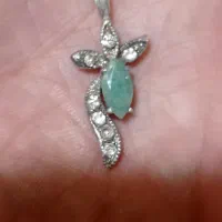 پلاک نقره با نگین اصل زمرد زمبیا مخراجکاری الماس