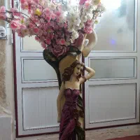 گلدان پلی استر با گلهای خوب