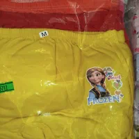 لباس های زنانه و بچه گانه|لباس|بروجن, |دیوار