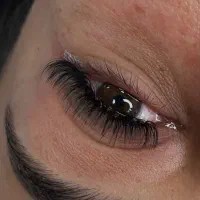 اکستنشن مژه و لیفت و لمینت