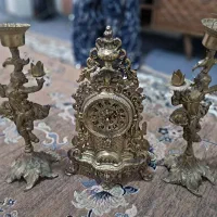ساعت و شمعدون