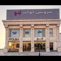 فروشنده ماهر و مسلط سرویس خواب و مبلمان