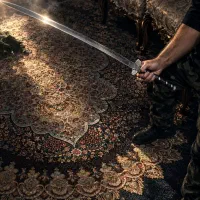 شمشیر بلند با دسته فلزی طرح دار