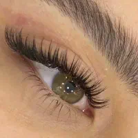 مدل برای اکستنشن و کاشت مژه با هزینه مواد