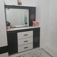 میز آرایشی نو ،سالم وکاربردی بهمراه صندلی چوبی