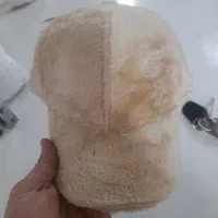 یک نفر قیچی زن یا کمک برشکار خیاطی