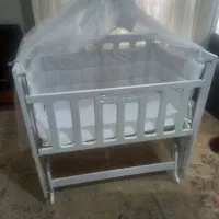 تخت کنار مادر