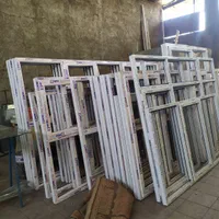 کارگر و نصاب ماهر یا نیمه ماهر تولید درب پنجره