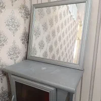 آینه با میزش