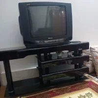 تلوزیون مارک سامسونگ همراه میز تلوزیون