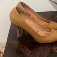 کفش مجلسی سایز۳۸قالبش کوچیکه به ۳۷میخوره‌