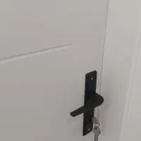 نصب و رگلاژ درب چوبی و کمدی و کابینت