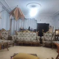 مبل سلطنتی ۷ نفره همراه با میز وسط و گل میز