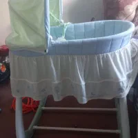 گهواره کنار تخت مادر