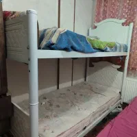 تخت دوطبقه کاملا سالم و قیمت مناسب