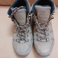 کفش کوهپیمایی سایز ۳۸ و یا ۳۹ بسیار بسیار کم کار