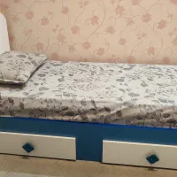 تخت نوجوان+کمد ویترین دار + پاتختی