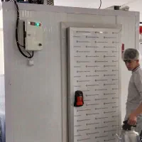 سردخانه پرتابل شاسی پروفیل کشی با چهار عدد چرخ