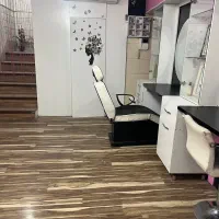 واگزاری سالن زیبایی فول امکانات بر خیابان اصلی|اجارهٔ دفتر کار، اتاق اداری، مطب|قم, هفت تیر|دیوار