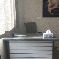 فروش ۴ تا تخت فیشال و میز کانتر منشی فوری|آرایشگاه و سالن‌های زیبایی|تهران, کیانشهر|دیوار