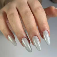 خدمات کاشت ناخن