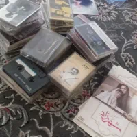 تعداد زیادی سی دی فیلم و برنامه