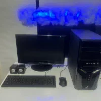 سیستم کامیپوتر کامل با مانیتور و تجهیزات