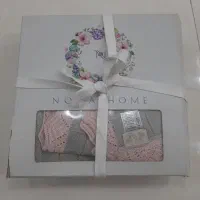 ست نوزادی بافتنی و چند تکه لباس نو