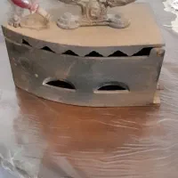 سماور قدیم نفتی و اتو زغالی قدیمی و تشت مسی قدیمی