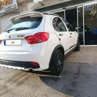 کوئیک r سفید مشکی عروسک