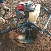 کارکردن با دستگاه چاله کن فرغونی|خدمات باغبانی و درختکاری|مهاباد (آذربایجان غربی), |دیوار