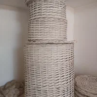 سبد حصیری رنگ شده