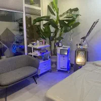 لیزردرمجهزترین،کاملترین کلینیک باحضور اشا محرابی|خدمات آرایشگری و زیبایی|قم, زنبیل آباد|دیوار