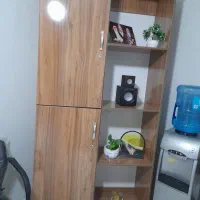 کتابخانه و ۳ عدد صندلی